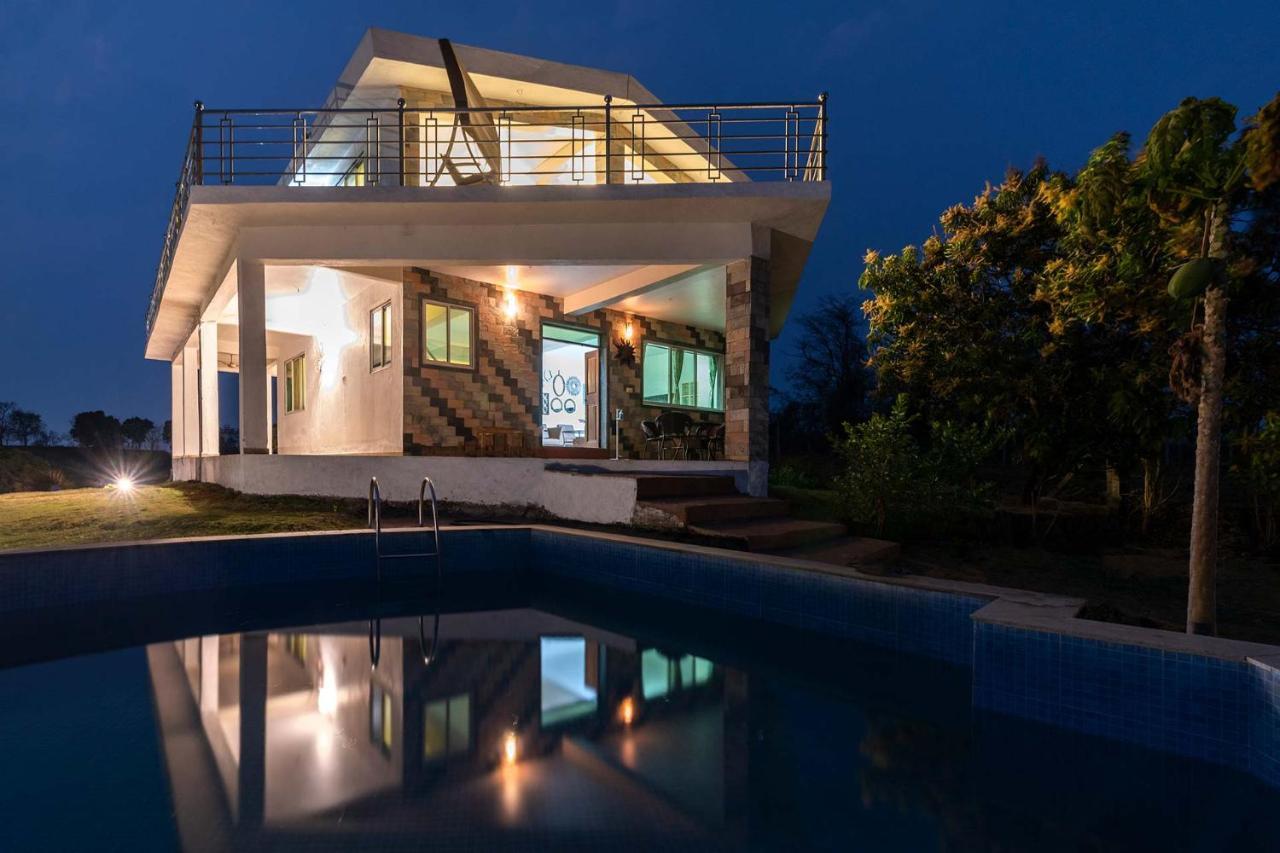 Aqua & Sage By Stayvista - Riverside Villa With Pool & Terrace Karjat Exterior foto