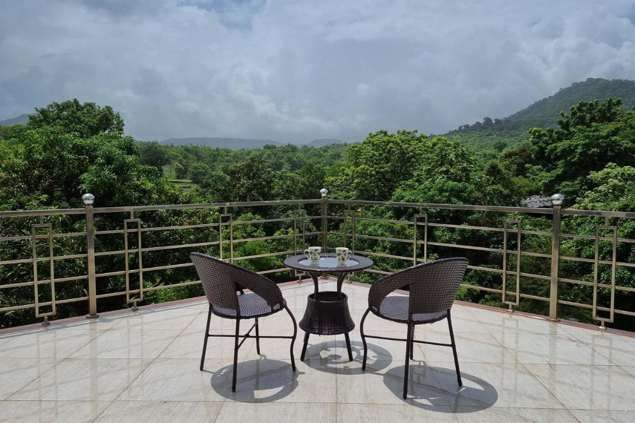 Aqua & Sage By Stayvista - Riverside Villa With Pool & Terrace Karjat Exterior foto
