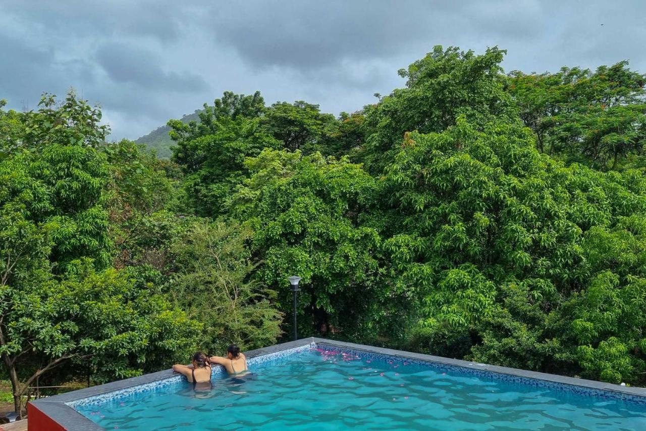 Aqua & Sage By Stayvista - Riverside Villa With Pool & Terrace Karjat Exterior foto